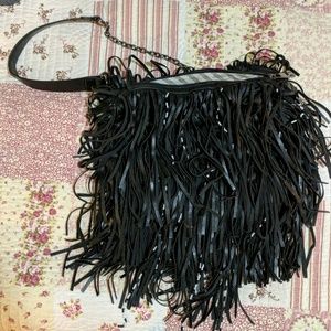 Black color bag, very comfortable